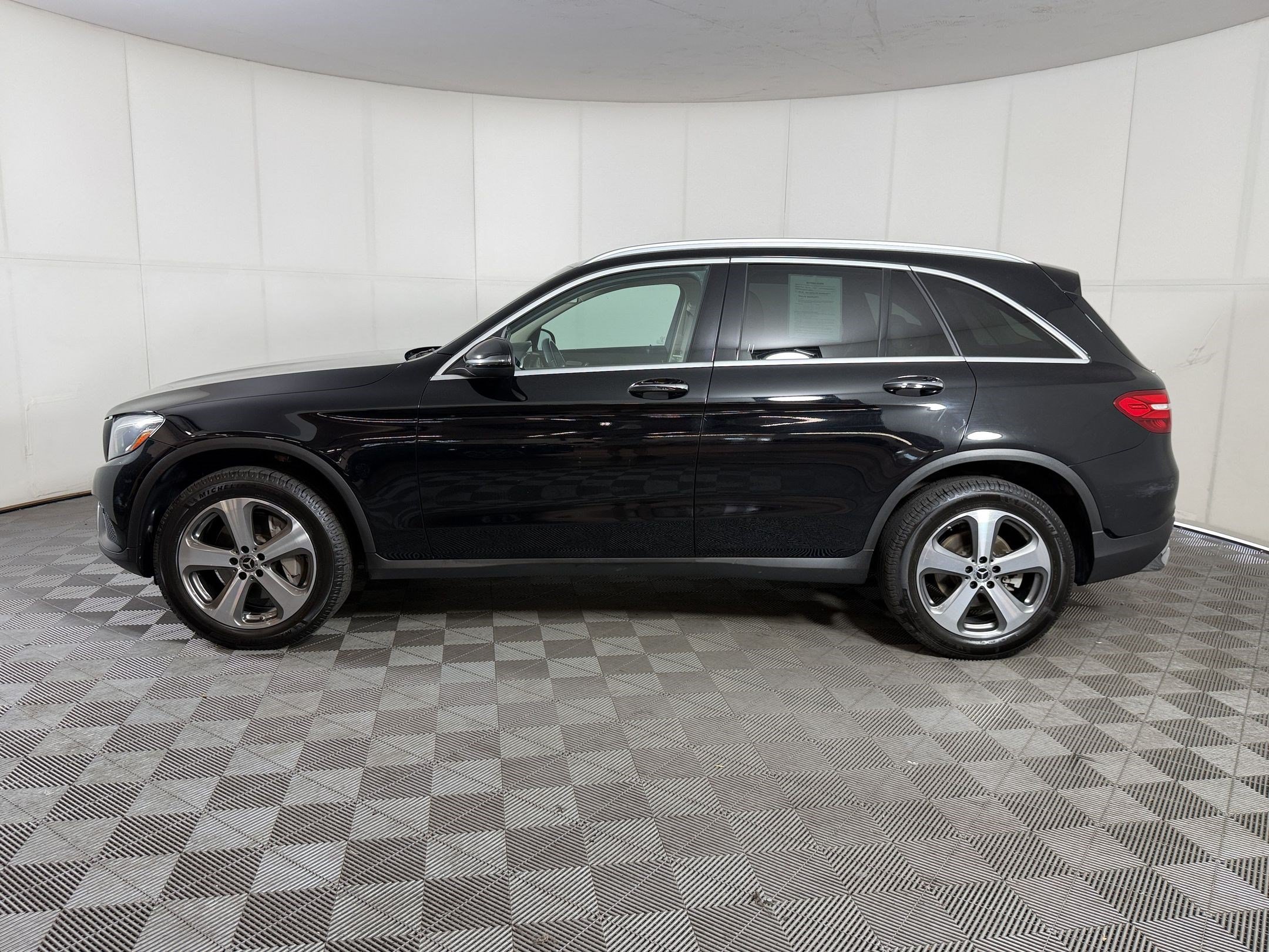 Used 2019 Mercedes-Benz GLC 300 4MATIC image 2