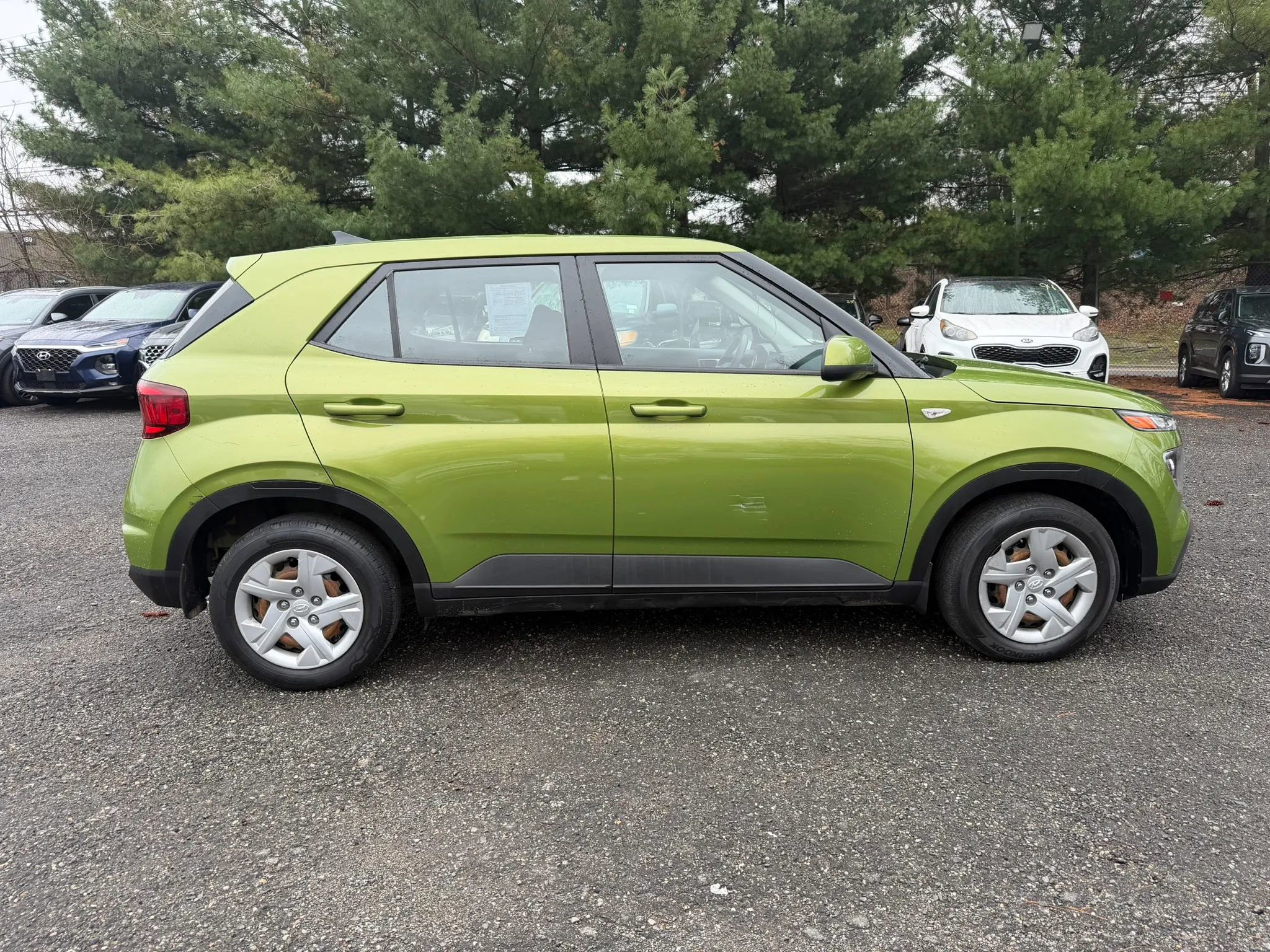 Used 2020 Hyundai Venue SE image 4