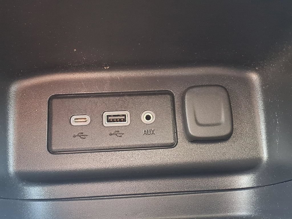 Used 2023 Chevrolet Equinox LS w/ LS Convenience Package FWD image 7