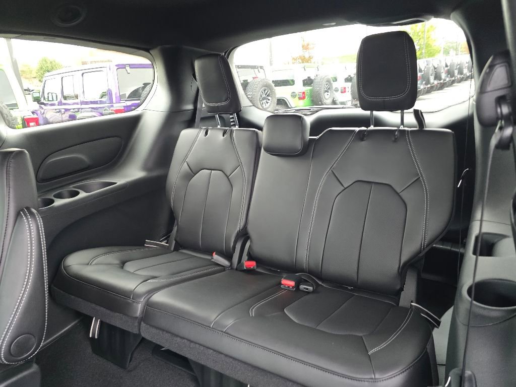 New 2026 Chrysler Pacifica Select FWD image 7