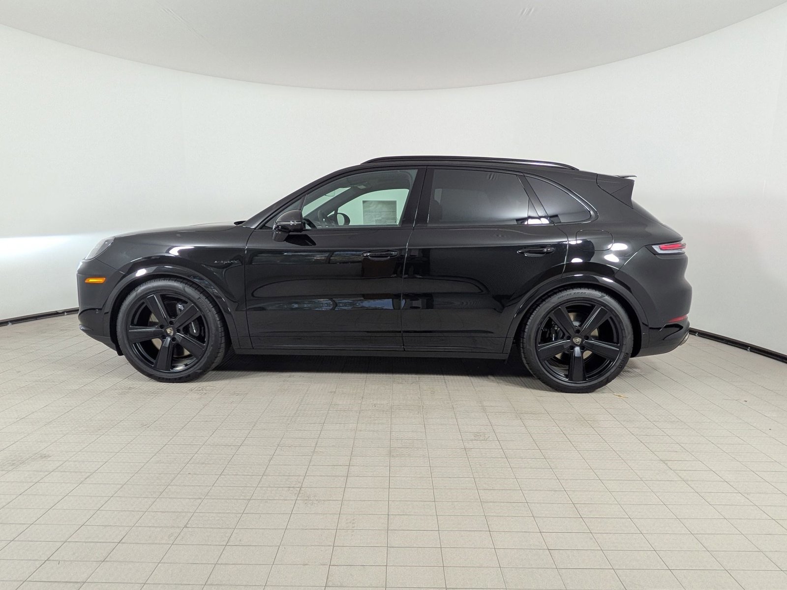 New 2026 Porsche Cayenne Turbo AWD/4WD image 2