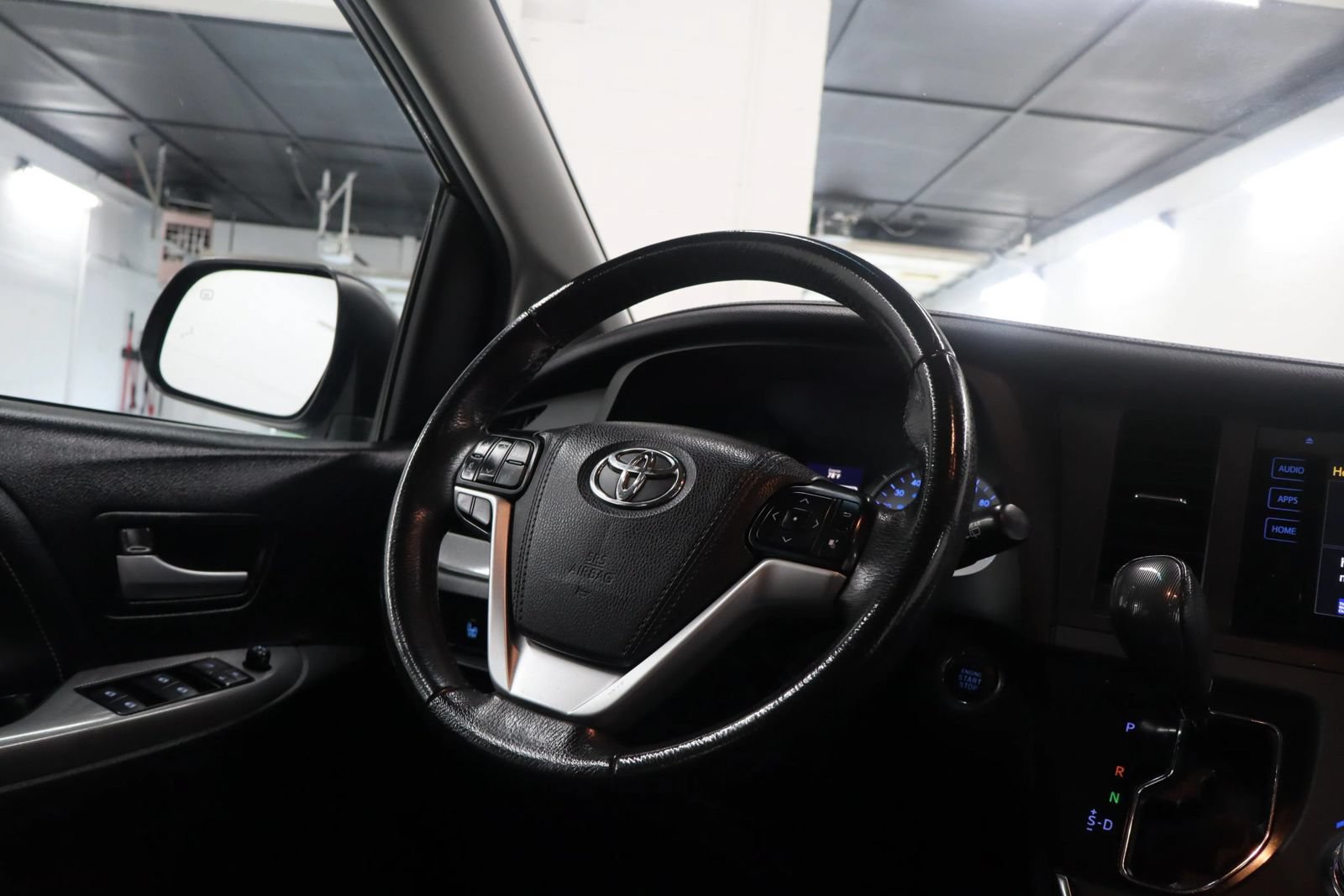Used 2017 Toyota Sienna SE Premium FWD image 31