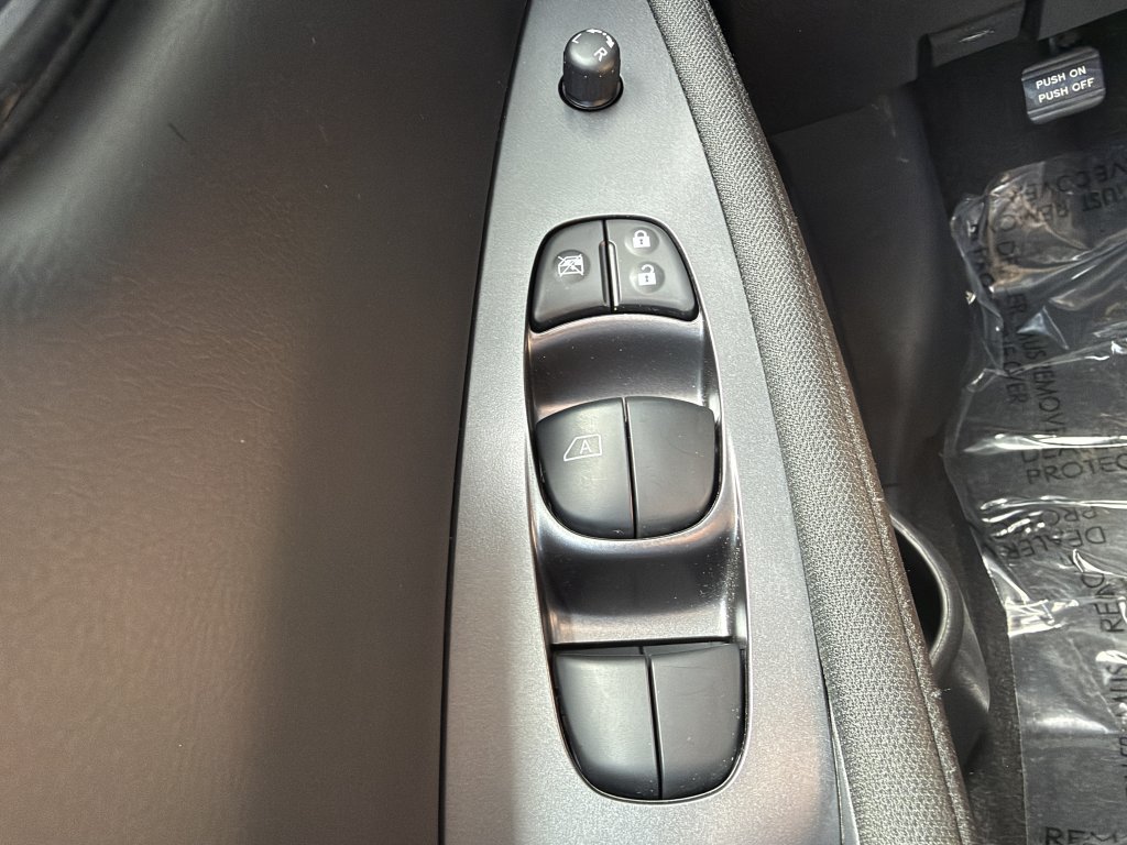Used 2025 Nissan Leaf S FWD image 25