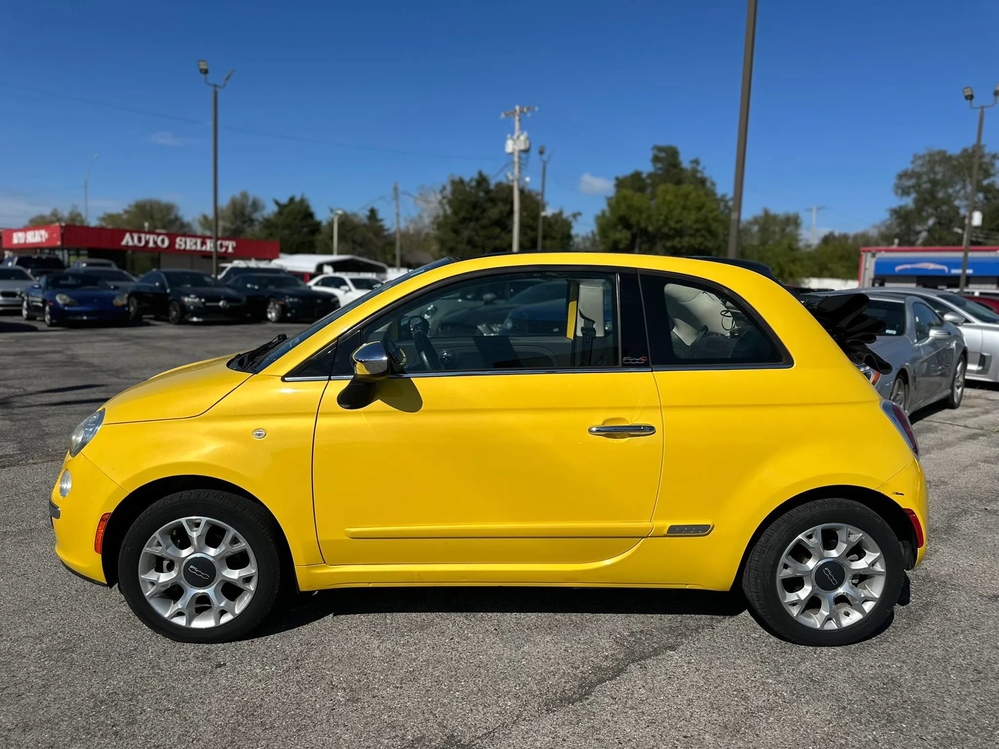 Used 2017 FIAT 500 Lounge FWD image 16