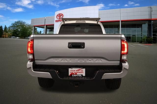 Certified 2022 Toyota Tacoma SR5 AWD/4WD image 5