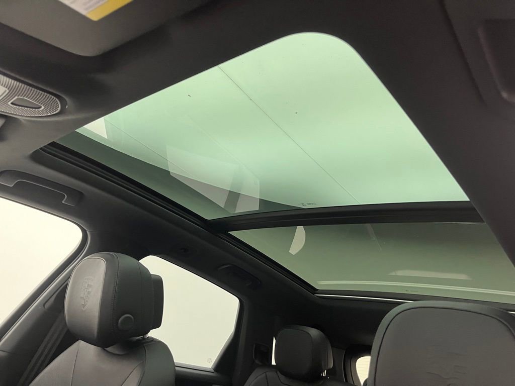 Used 2025 Porsche Cayenne image 22