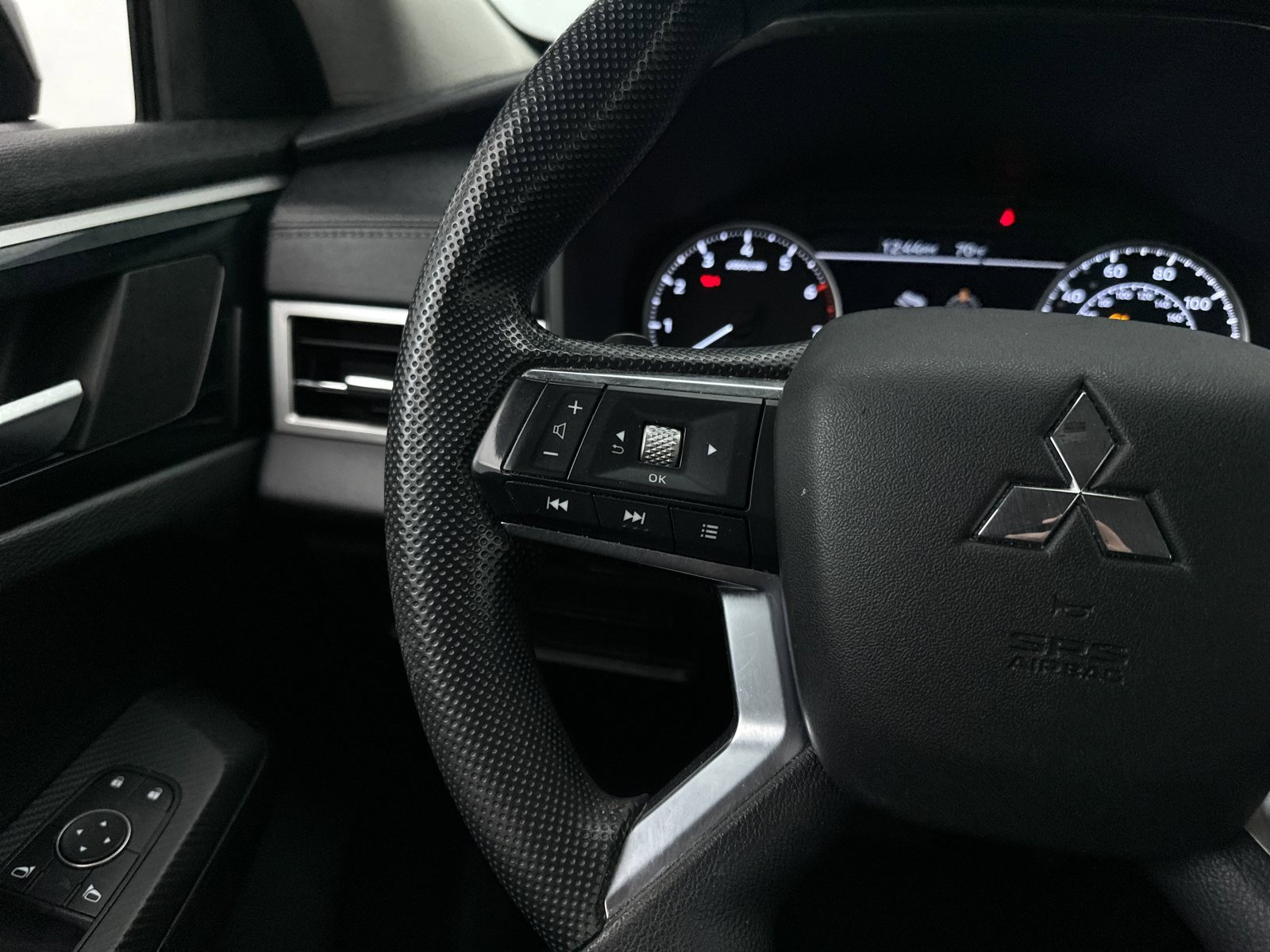Used 2022 Mitsubishi Outlander ES image 22