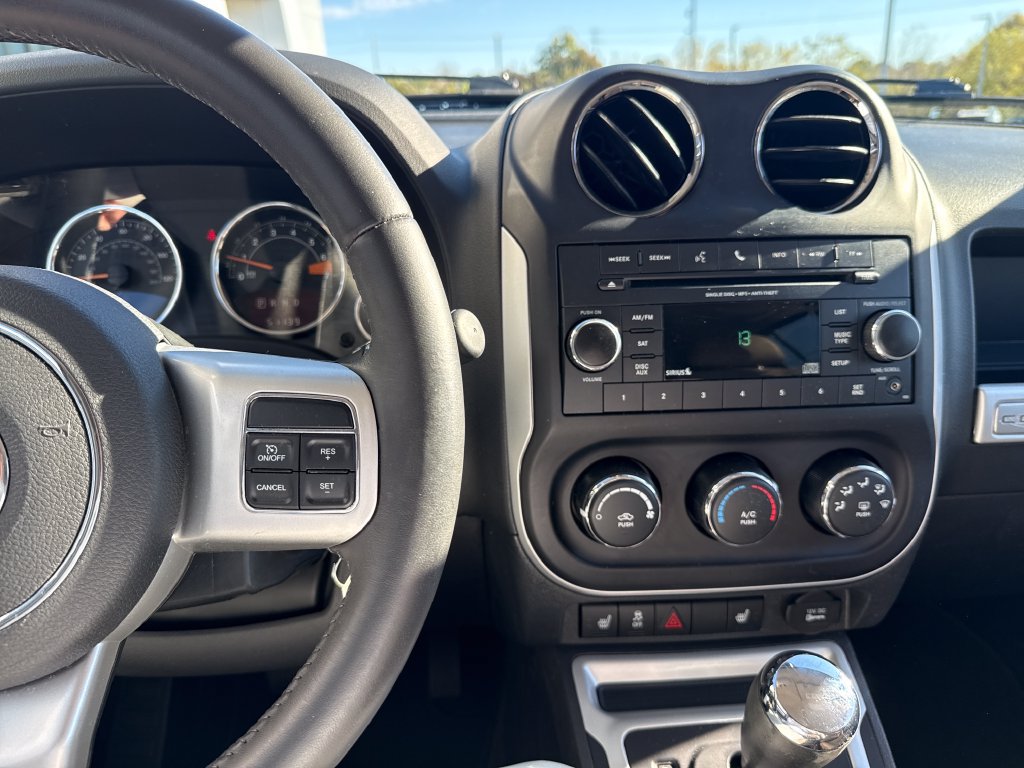 Used 2017 Jeep Compass Latitude FWD image 22