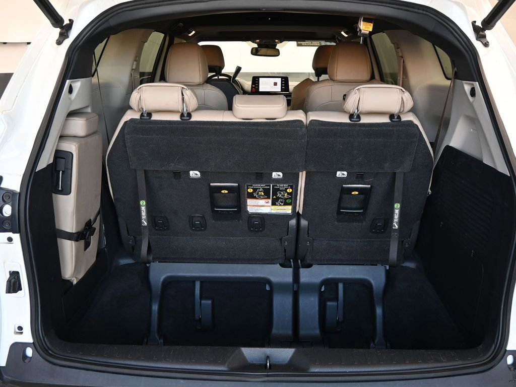 Used 2021 Toyota Sienna XLE image 12