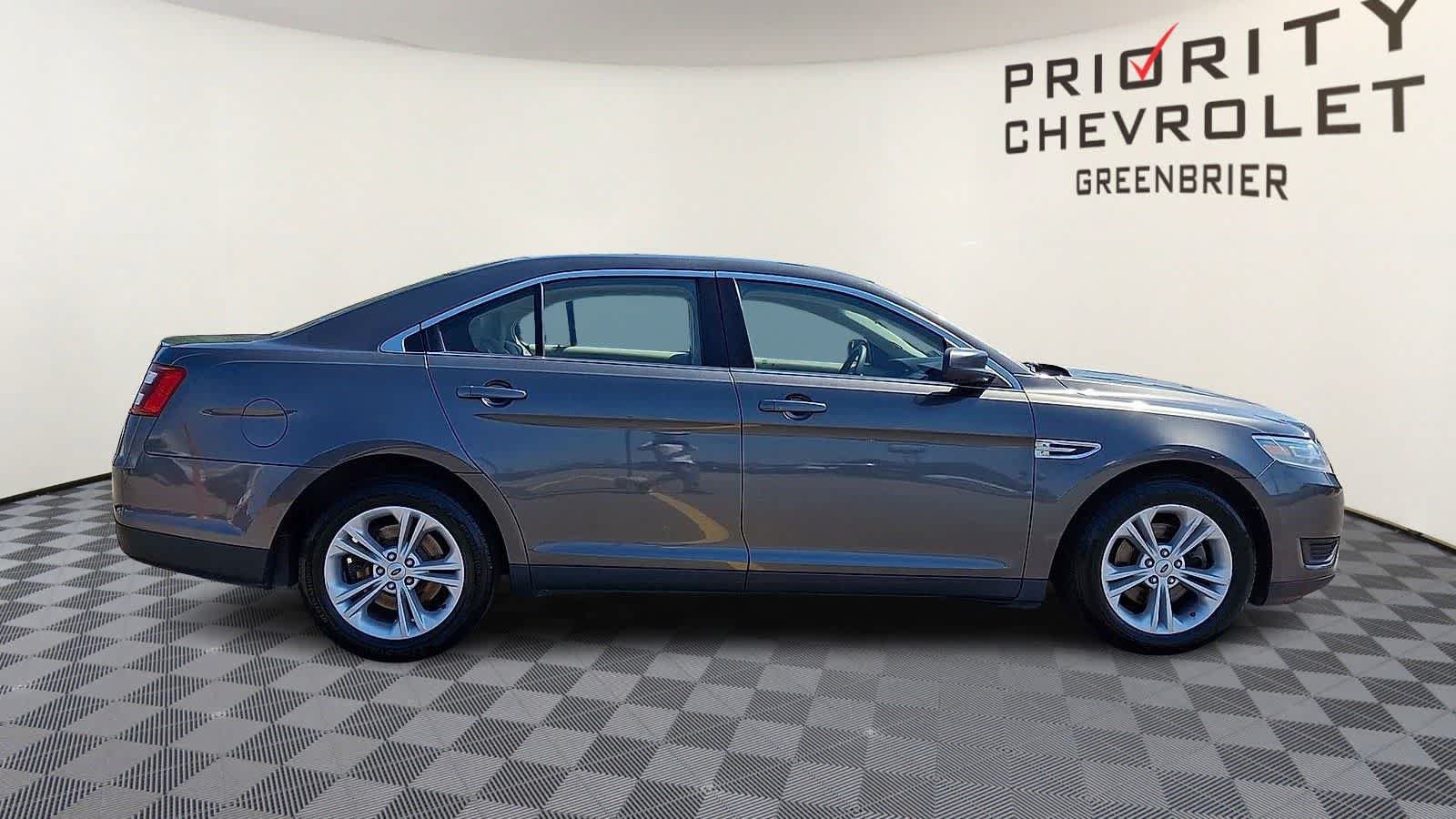Used 2018 Ford Taurus SE FWD image 9