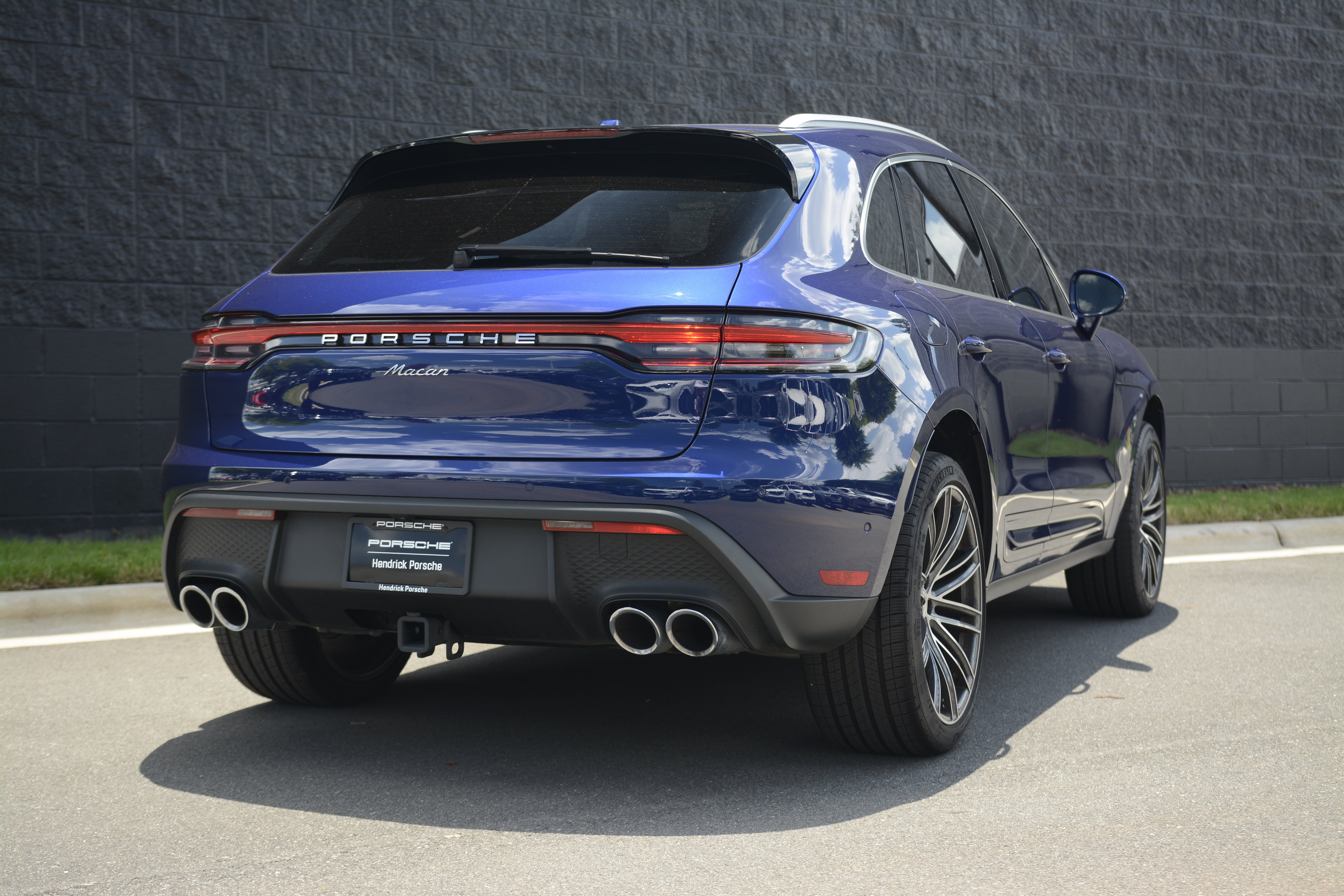 Certified 2026 Porsche Macan AWD/4WD image 7
