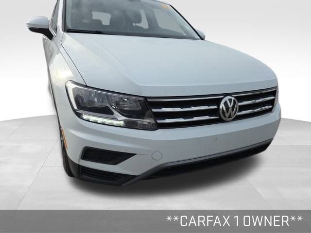 Used 2018 Volkswagen Tiguan SE w/ Panoramic Sunroof Package image 2