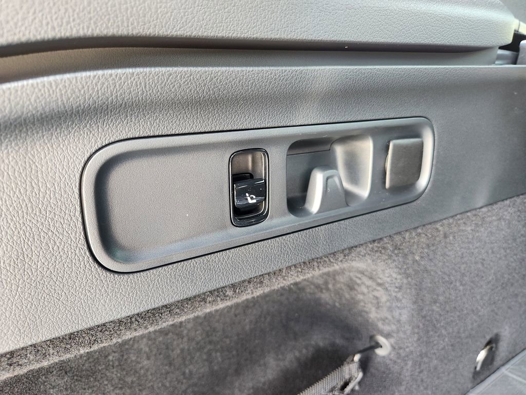 Used 2020 Mercedes-Benz GLC 300 4MATIC image 16