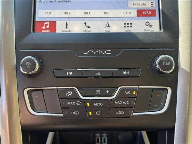 Used 2019 Ford Fusion SE FWD image 22