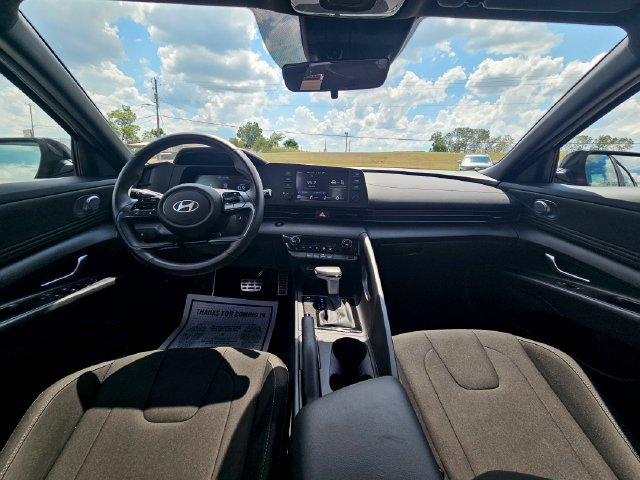 Used 2025 Hyundai Elantra Sport FWD image 12
