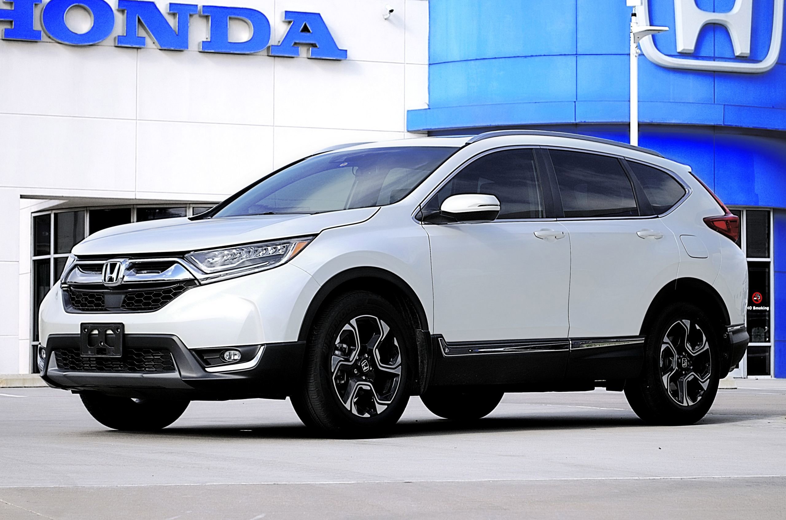 Used 2018 Honda CR-V Touring image 1