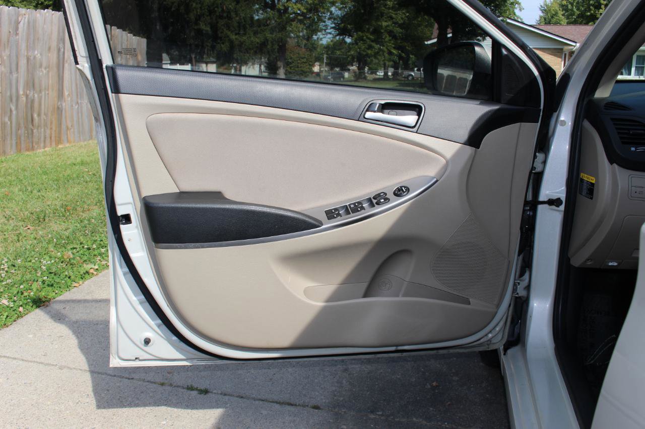 Used 2016 Hyundai Accent SE image 13