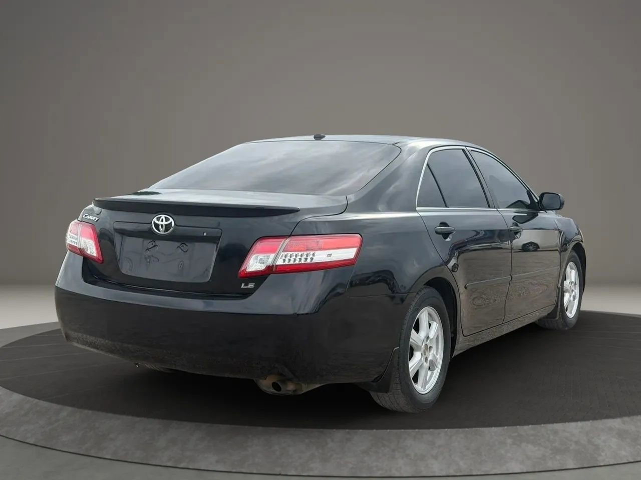 Used 2010 Toyota Camry LE image 5