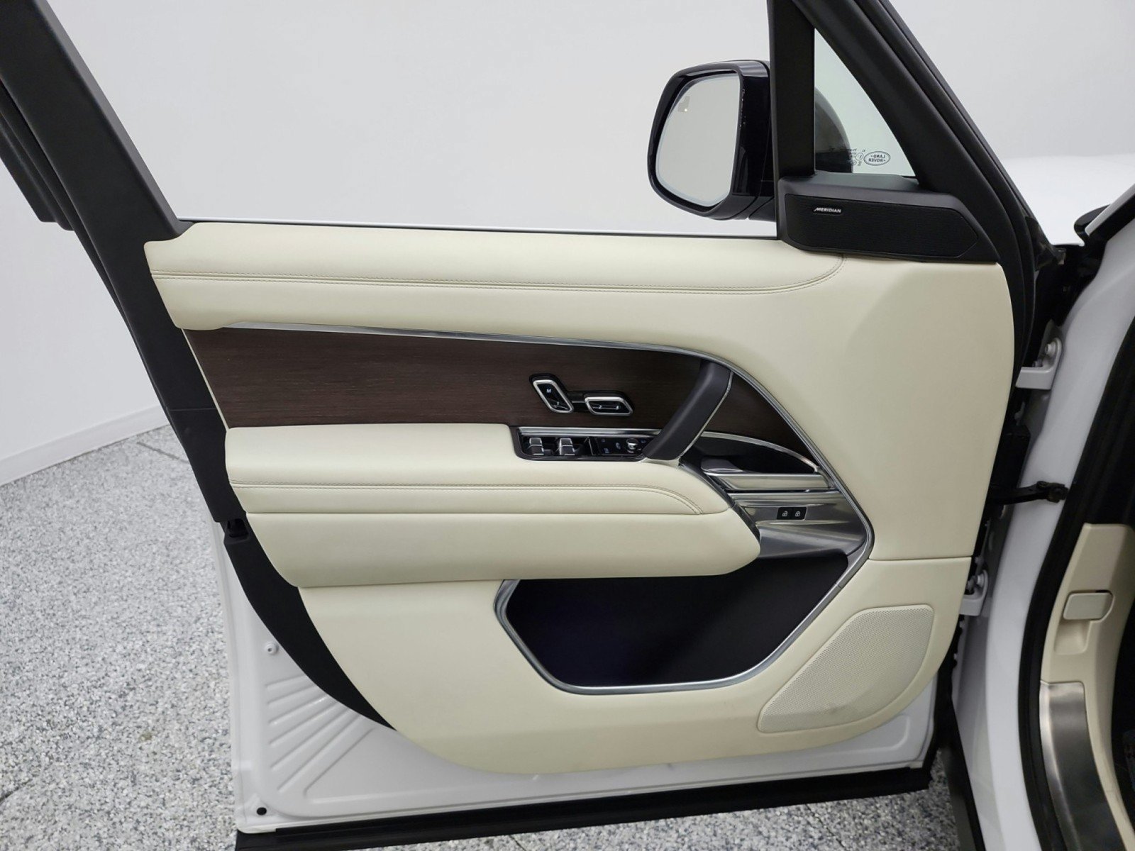 Used 2023 Land Rover Range Rover SE AWD/4WD image 14
