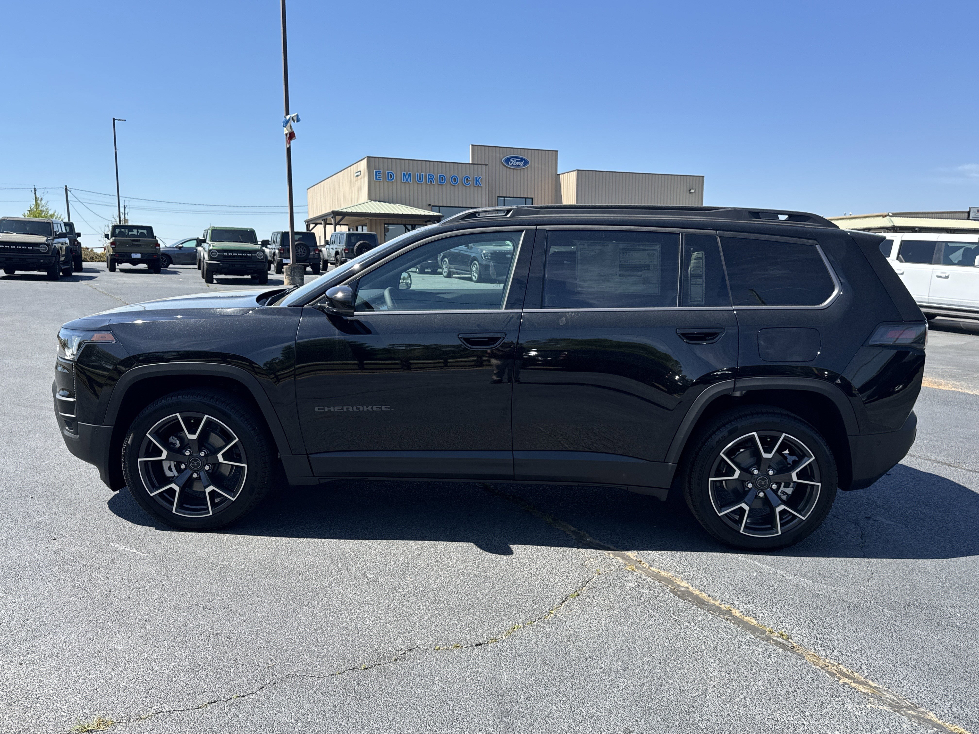 New 2026 Jeep Cherokee Overland image 8