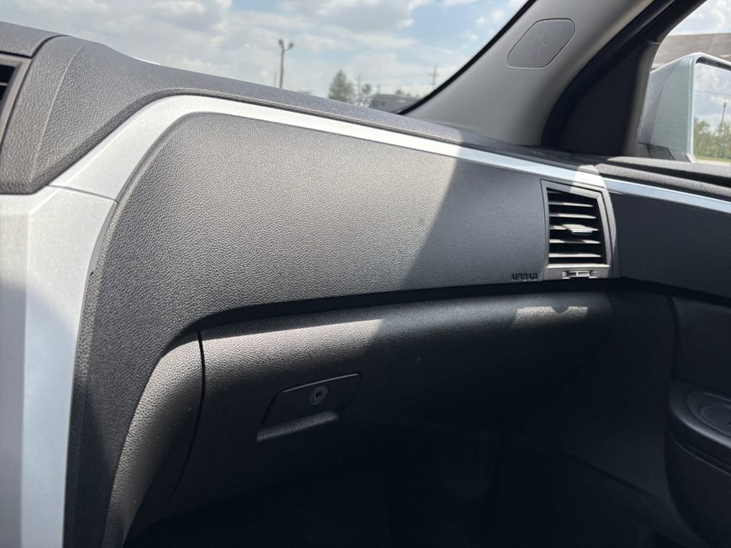 Used 2010 Chevrolet Traverse LT FWD image 26