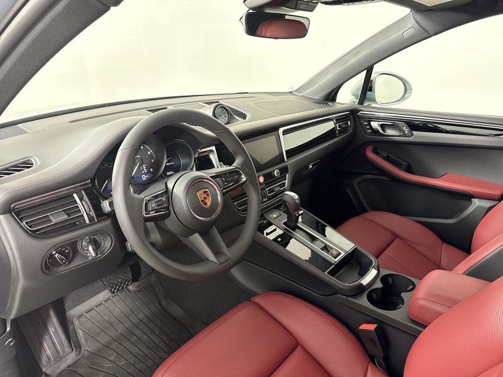 New 2026 Porsche Macan AWD/4WD image 4