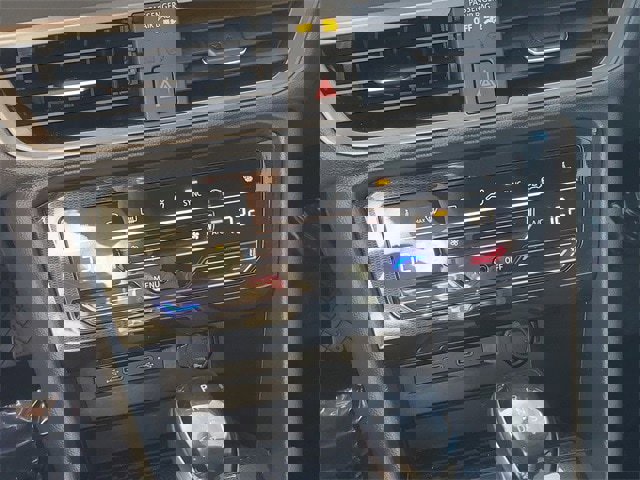 Certified 2025 Volkswagen Taos SE image 23