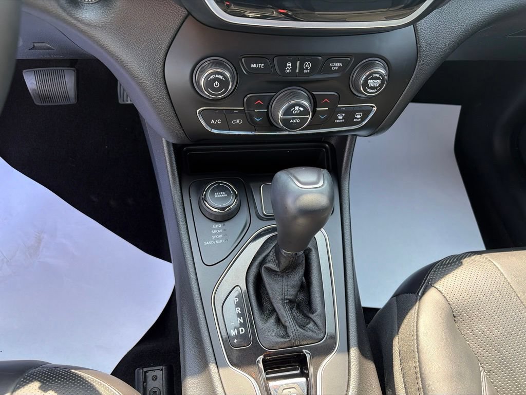 Used 2019 Jeep Cherokee Limited AWD/4WD image 29