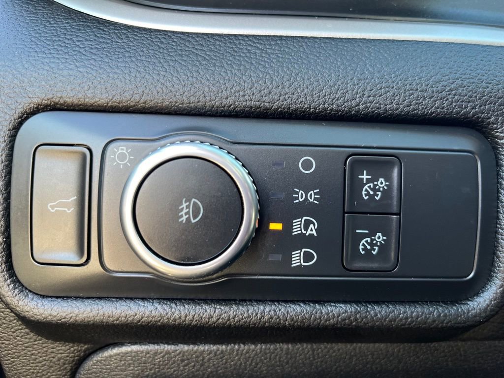 Used 2022 Ford Explorer XLT w/ Equipment Group 202A image 22