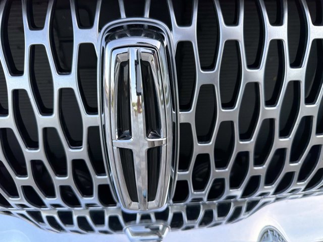 Used 2023 Lincoln Nautilus AWD w/ Premium Package image 8