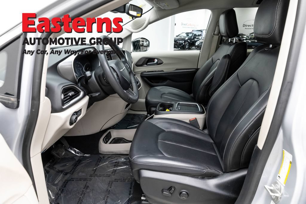 Used 2024 Chrysler Pacifica Touring-L FWD image 14