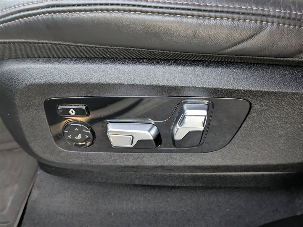 Used 2023 BMW X7 xDrive40i w/ Executive Package image 21