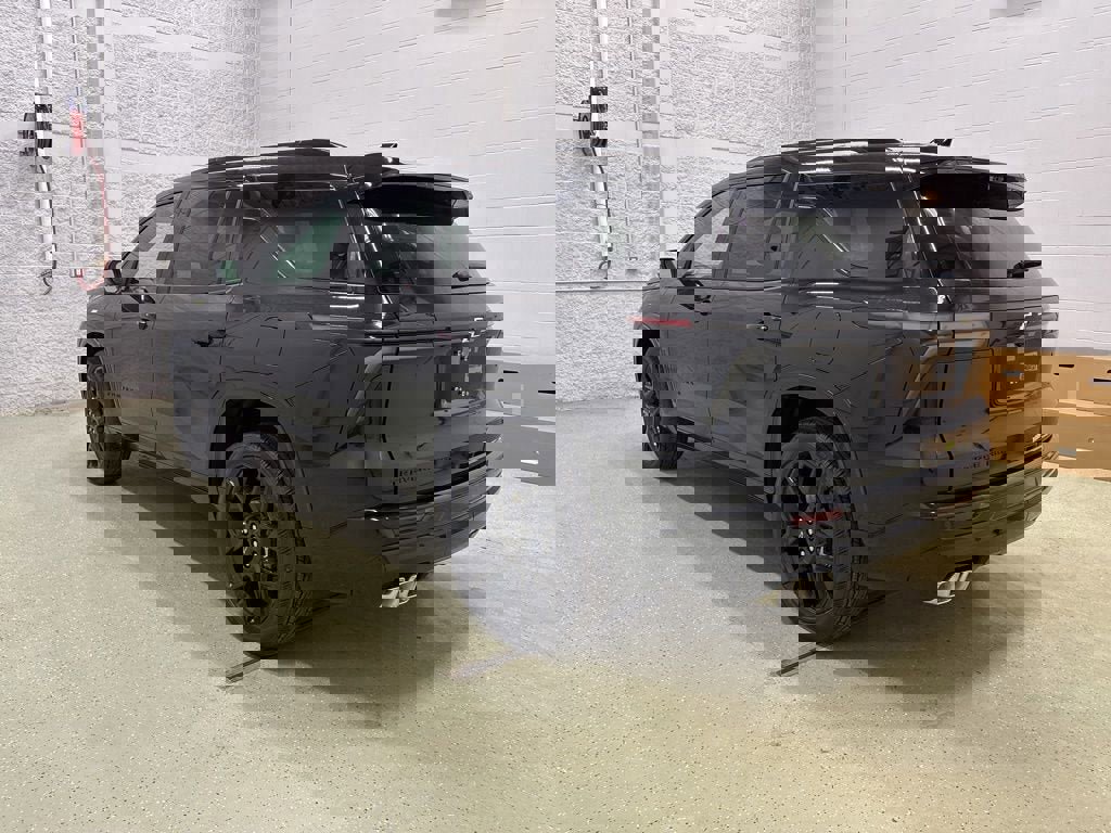 New 2026 Chevrolet Traverse RS w/ LPO, Floor Liner Package AWD/4WD image 6