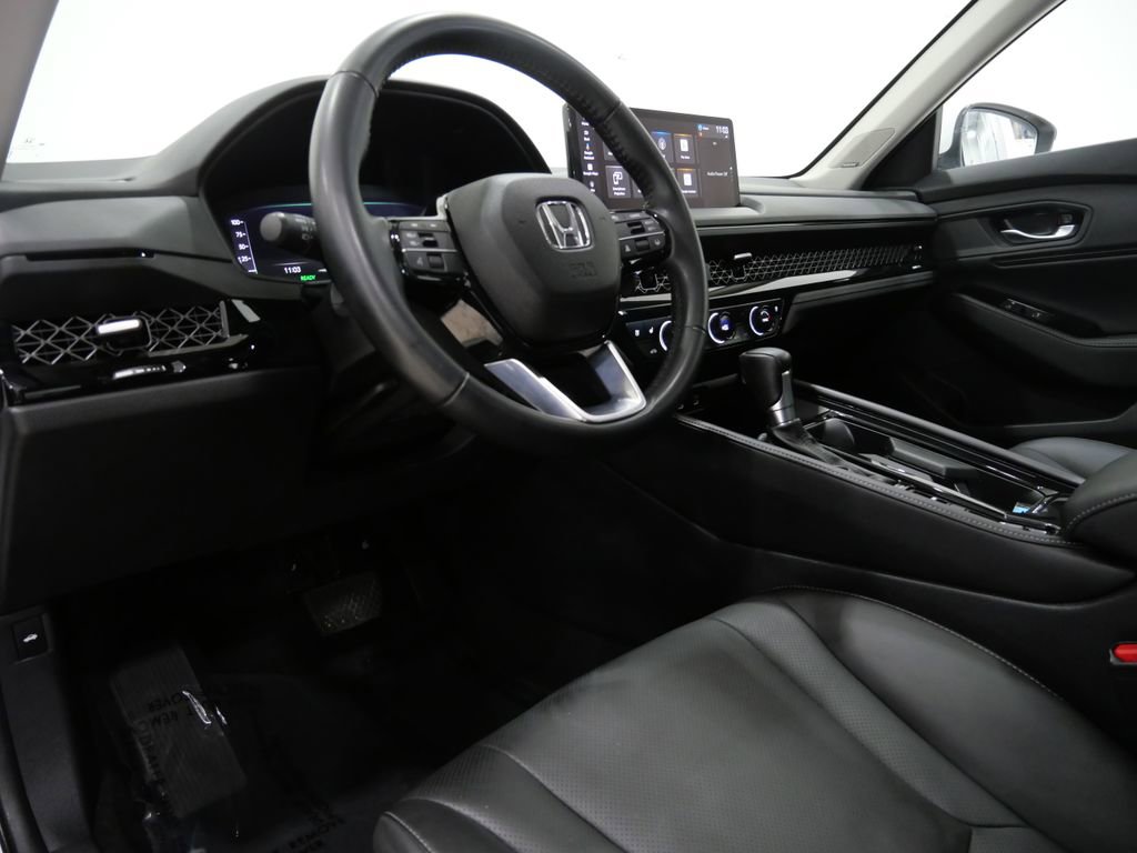 Used 2024 Honda Accord Touring image 9