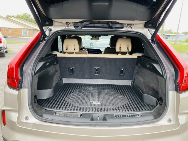 Used 2025 Cadillac XT4 Premium Luxury image 12