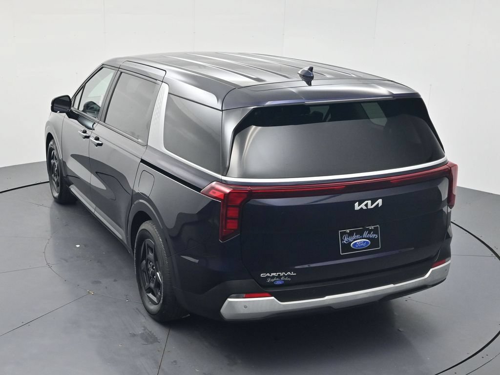 Used 2025 Kia Carnival FWD image 39
