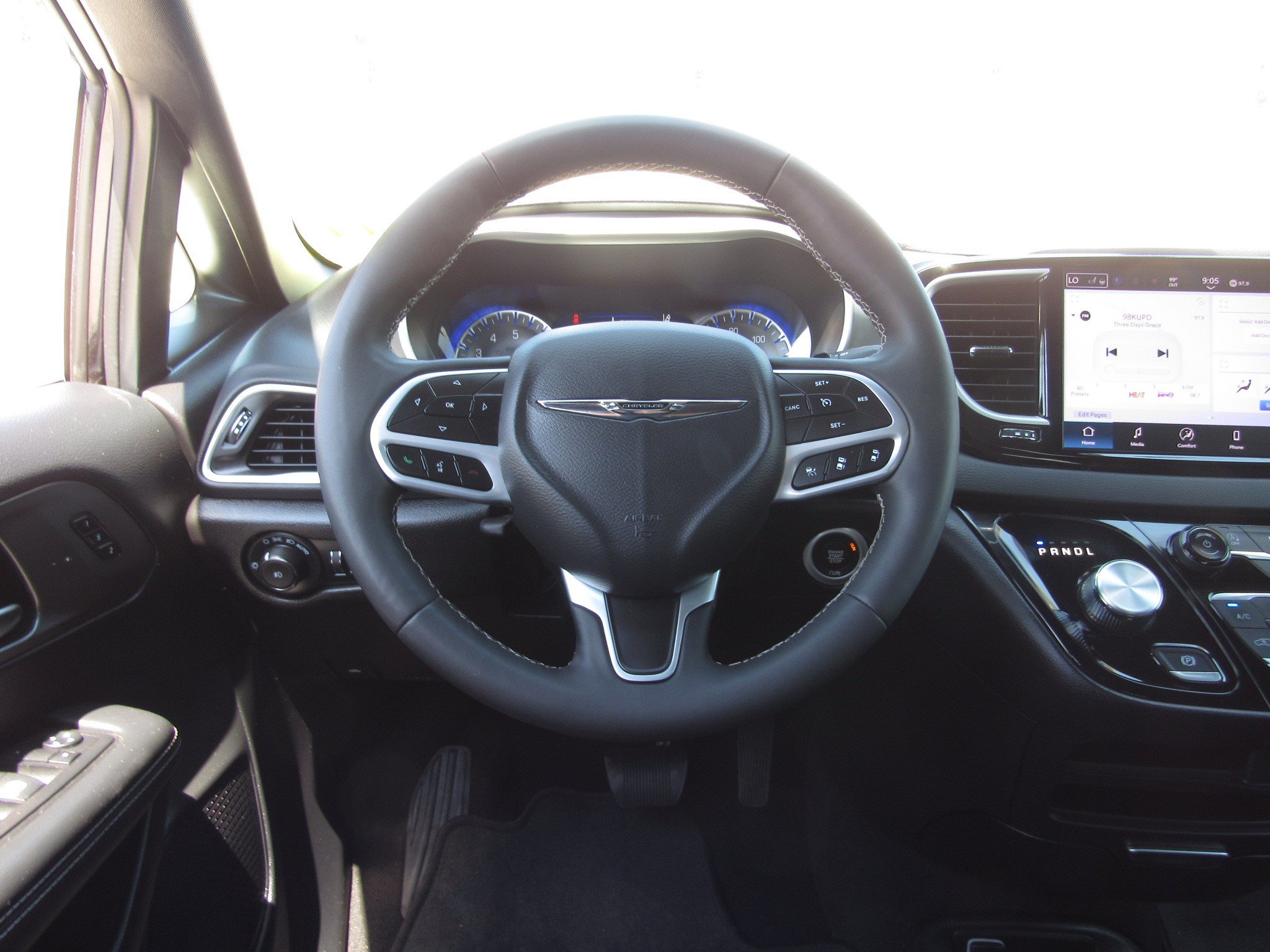 Used 2025 Chrysler Pacifica Select FWD image 25