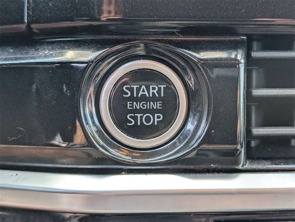 Used 2022 Nissan Pathfinder SV image 27