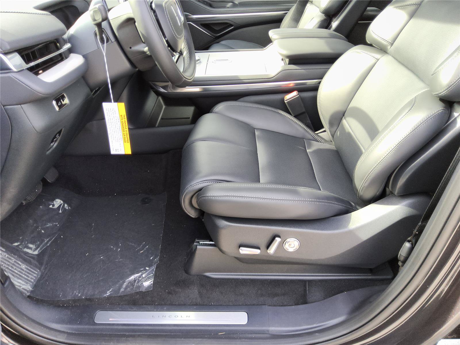 New 2027 Lincoln Navigator Reserve w/ Jet Appearance Package AWD/4WD image 13