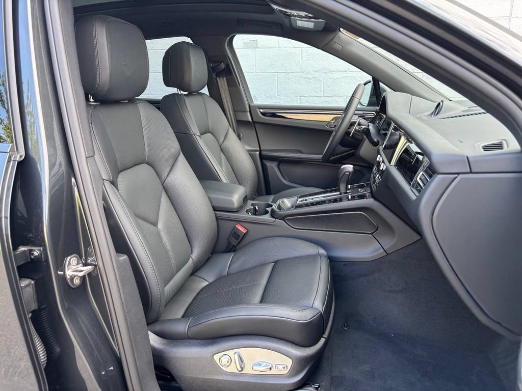 New 2026 Porsche Macan AWD/4WD image 16