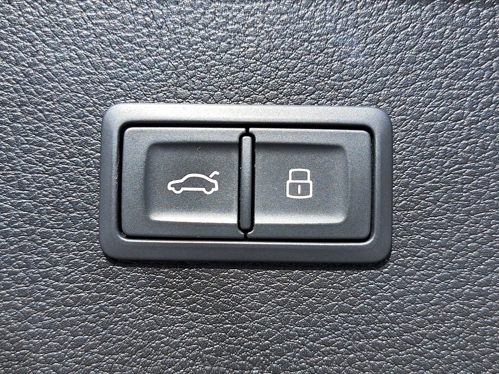 Used 2023 Audi Q5 2.0T Premium w/ Convenience Package image 13