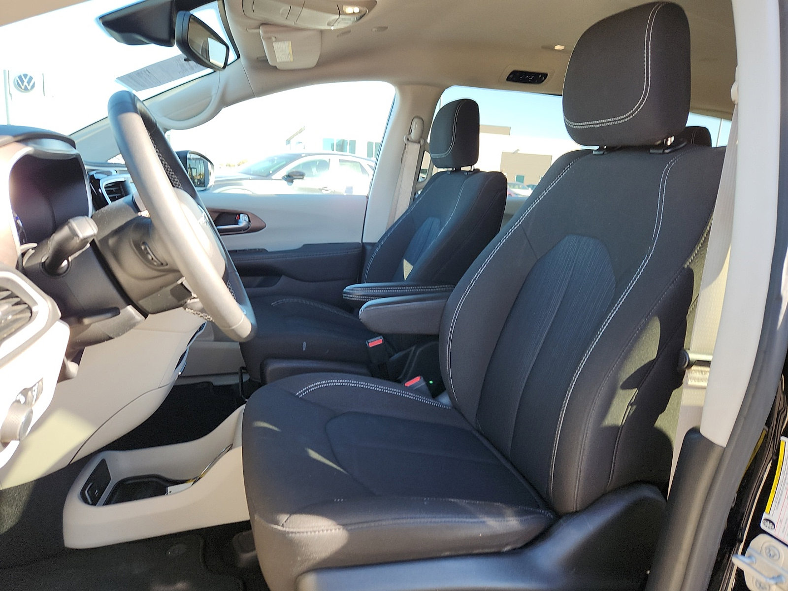 Used 2024 Chrysler Voyager LX image 13