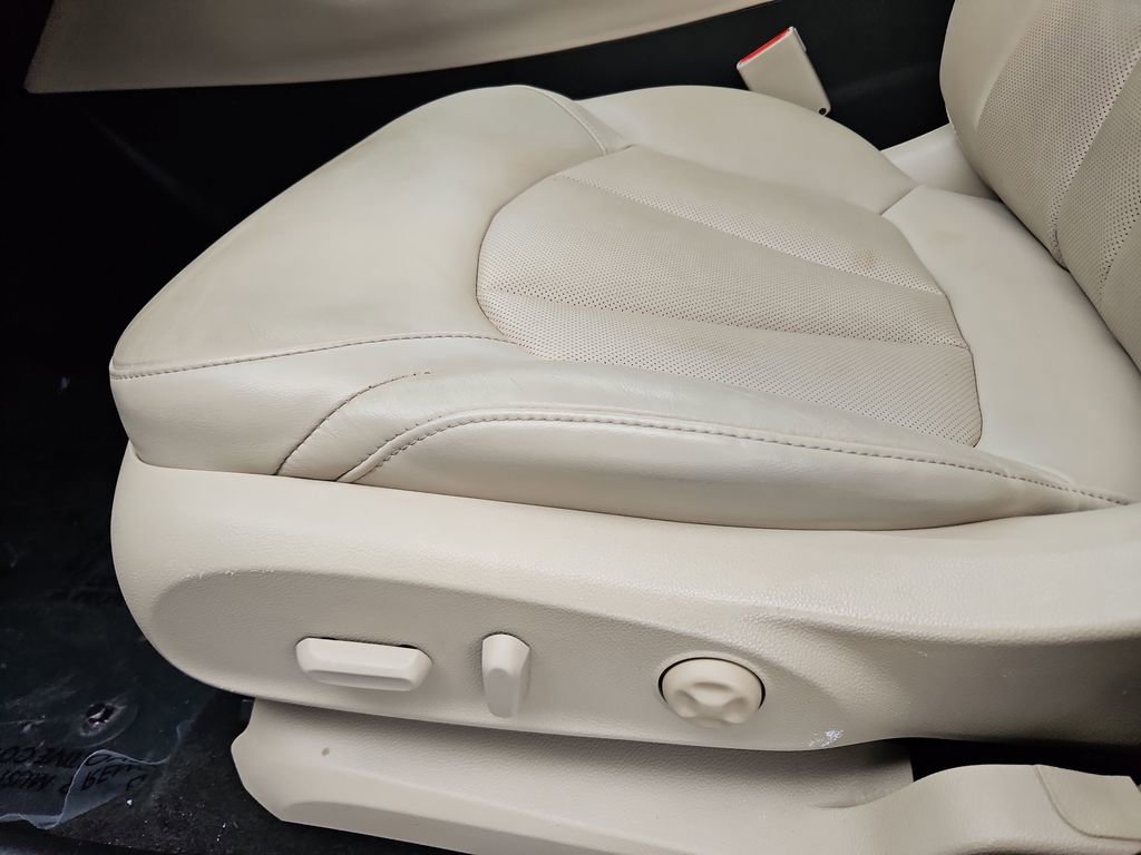 Used 2019 Buick Envision Essence image 25