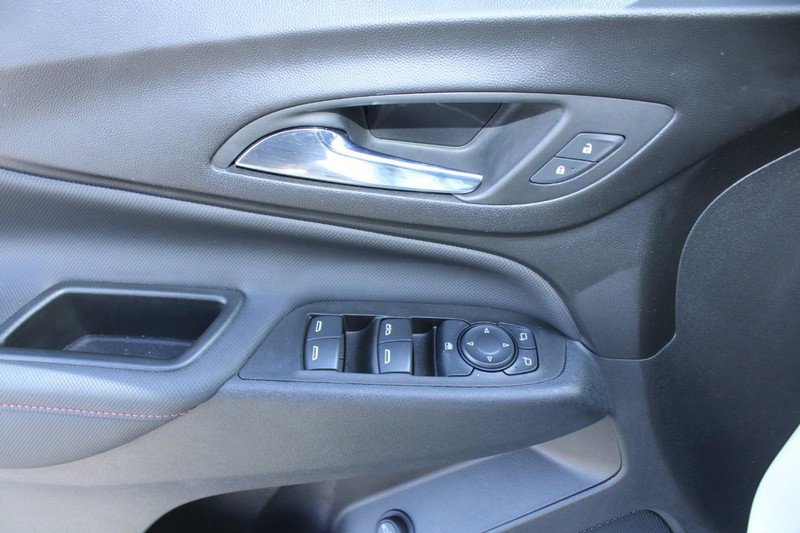 Used 2022 Chevrolet Equinox RS w/ LPO, Floor Liner Package image 9