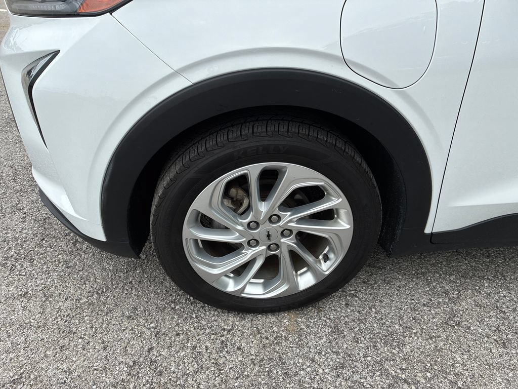 Used 2022 Chevrolet Bolt EUV LT w/ Comfort Package FWD image 9