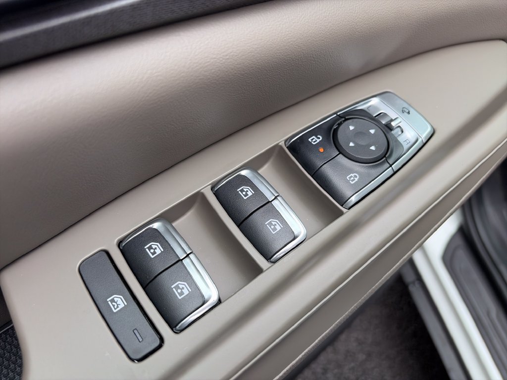 New 2027 Kia Carnival EX FWD image 18