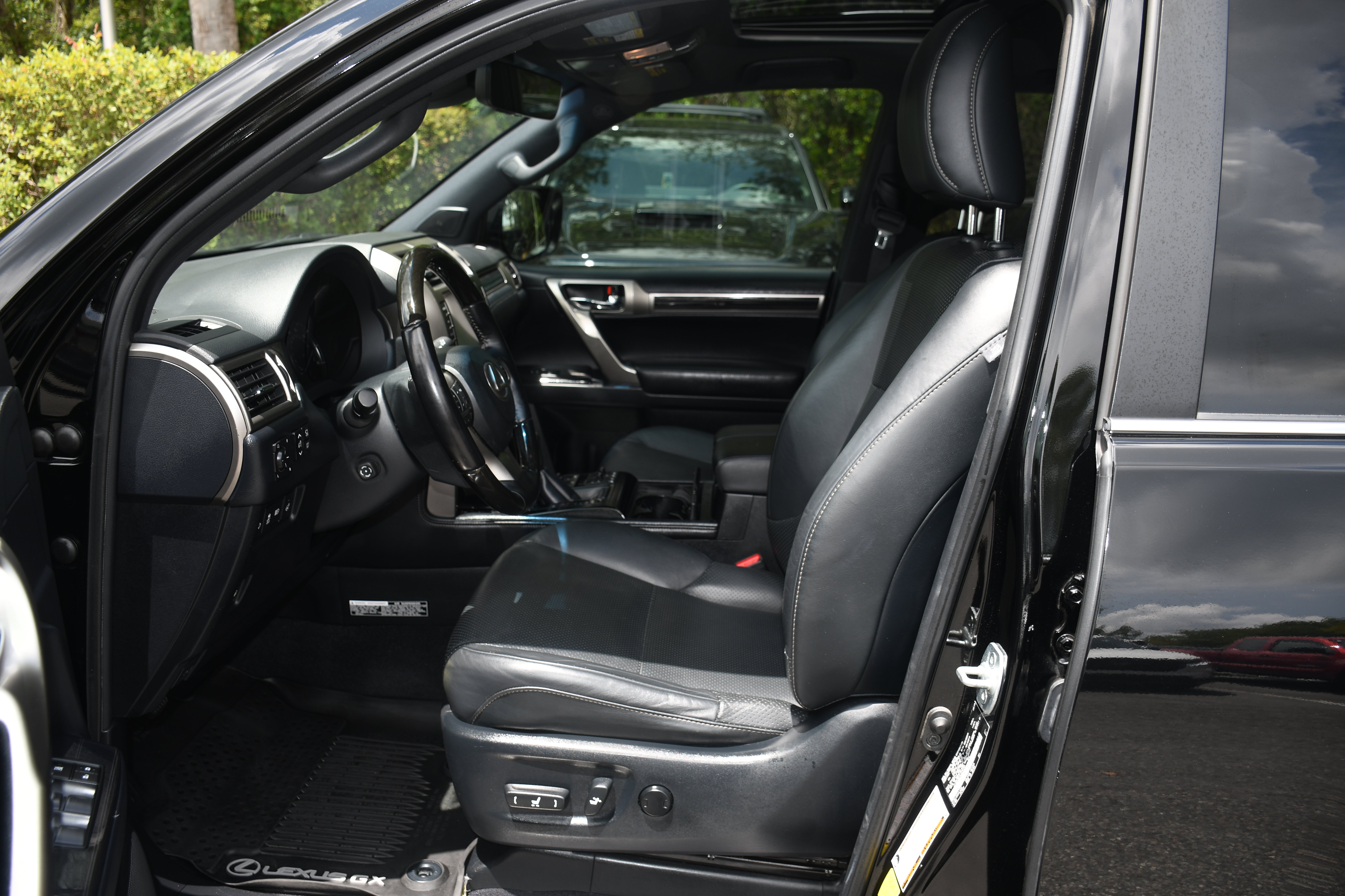 Used 2020 Lexus GX 460 Luxury w/ Luxury Sport Package AWD/4WD image 8