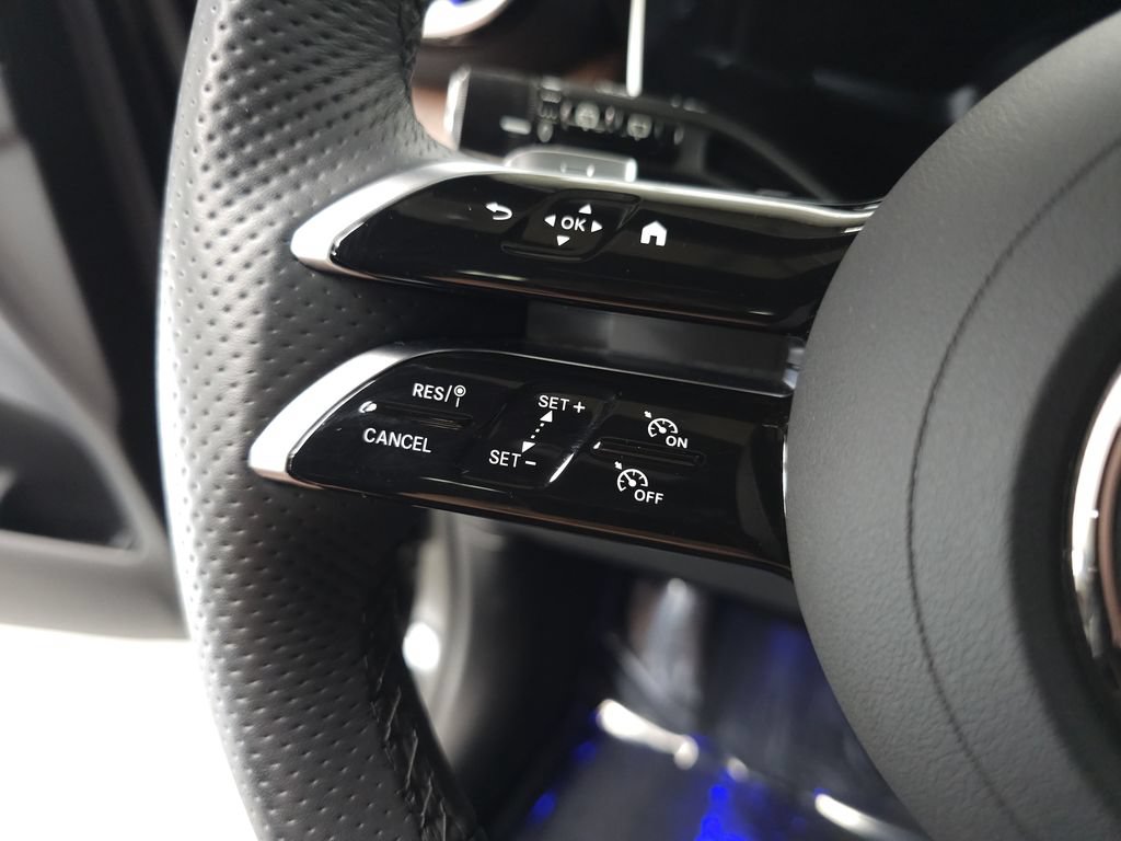 Used 2025 Mercedes-Benz GLC 300 4MATIC w/ AMG Line image 11