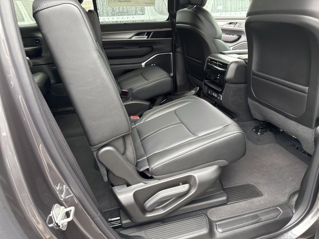 New 2025 Jeep Wagoneer L Series II w/ Convenience Group I image 29