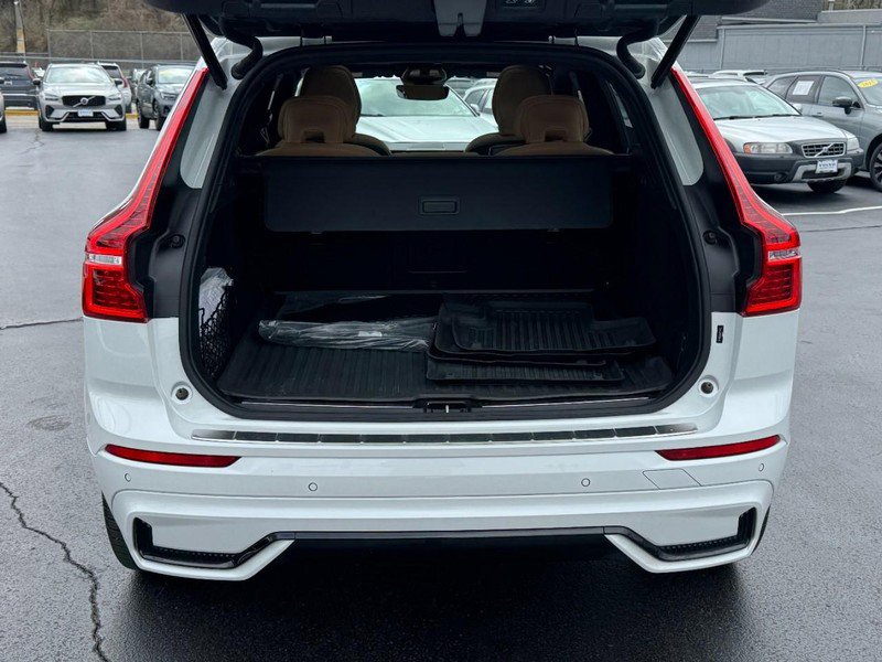 Certified 2023 Volvo XC60 B6 Ultimate w/ Protection Package Premier image 5